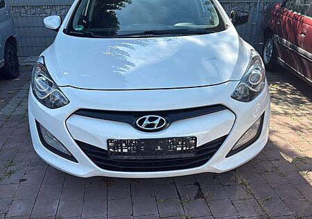 Hyundai i30 1.4 KLIMAANLAGE SITZHEIZUNG 6 GANG
