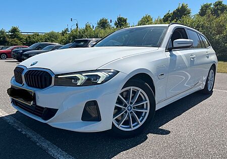 BMW 320 e Touring*Shz*Head-Up*LED*Navi*LiveCockpit