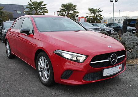 Mercedes-Benz A 200 , Automatik, Navi, Kamera, el. Sitze, LED