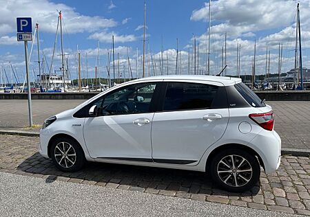 Toyota Yaris 1,5-l-VVT-i Hybrid CVT Team Deutschlan...