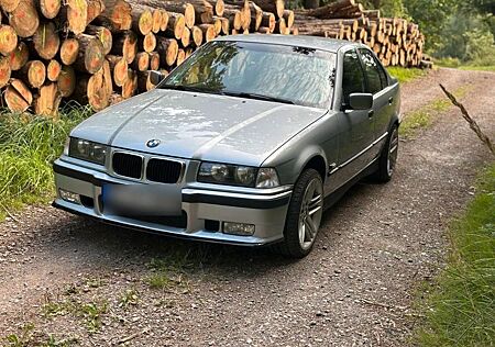 BMW 320i E36 scheckheft gepflegt TÜV 09/2027