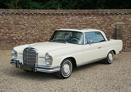 Mercedes-Benz 280 SE Coupe Manual transmission, factory sunroo