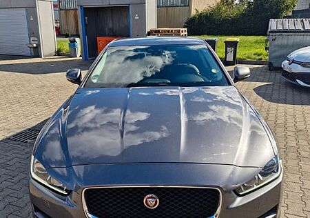 Jaguar XE 20d 180PS AWD Prestige Automatik Prestige