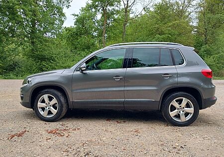 VW Tiguan Volkswagen 2.0 TDI 4MOTION LOUNGE Sport & Style ...