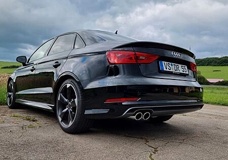 Audi A3 1.4 TFSI ultra S line Navi Kamera Xenon 18"