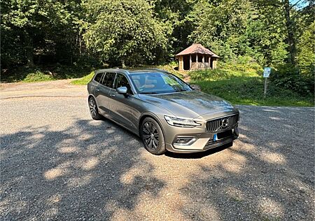 Volvo V60 T5 Ins+HUD+Pan+Pilot Assist
