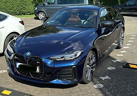 BMW i4 M50 - H&K AHK 360 Cam PA+ DAP Pano Carbon