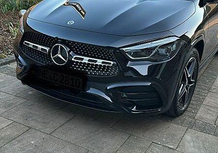 Mercedes-Benz GLA 200 AMG PanoDach 360 Kamera Garantie