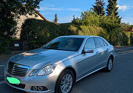 Mercedes-Benz E 200 CGI BlueEFFICIENCY Elegance