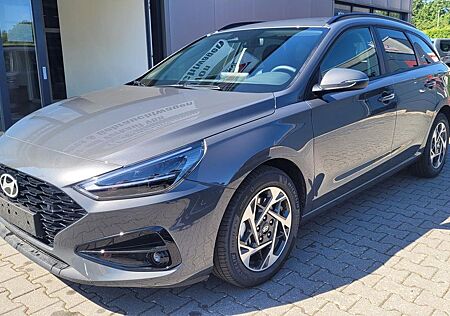 Hyundai i30 SW Family*Navi*LED*Shzg*Lhzg*PDC*Cam*16Zoll*