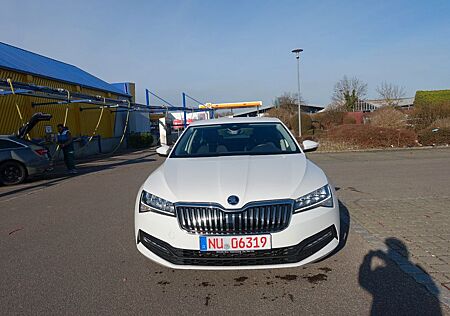 Skoda Superb Lim. Ambition 2,0TDI DSG LED Navi AHK