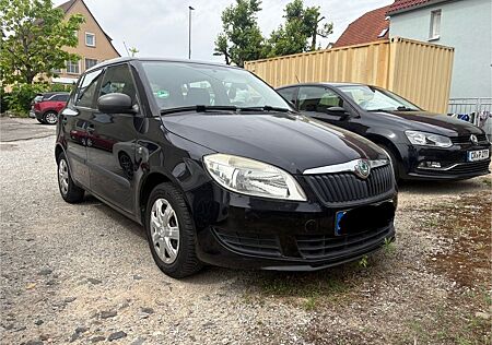 Skoda Fabia 1.2l 44kW Benzin Schwarz