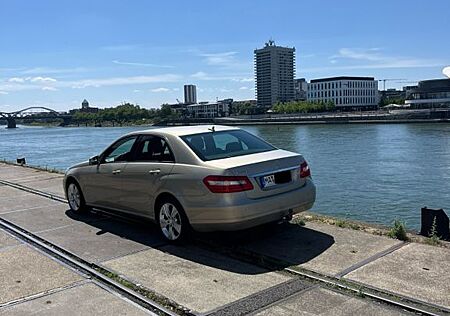 Mercedes-Benz E 220 E220CDI*Bl.Eff.*2.HAND*TÜvNEU*SEHrGEPFLEGT*SCHFT