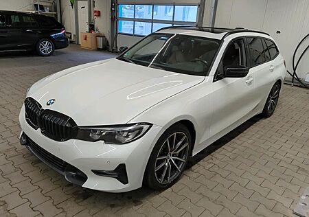 BMW 330 d Sport Line PAN-Dach/AHK/M-SP Fahrwerk