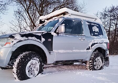 Mitsubishi Pajero V60 4Zyl 3,2l 4WDH 4WDL Sperren