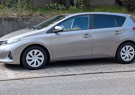 Toyota Auris Cool 1,33-l-Dual-VVT-i Cool