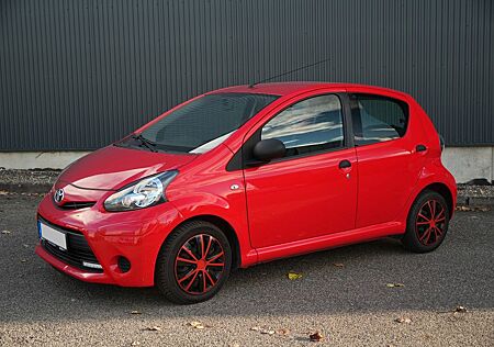 Toyota Aygo (X) Aygo (X) 1,0-l-VVT-i Connect Connect