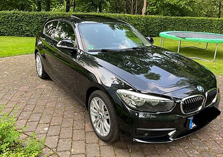 BMW 118d xDrive -9-fach bereift, AHK, Schiebedach