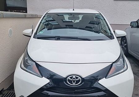 Toyota Aygo (X) Aygo (X) 1,0-l-VVT-i x-play x-play