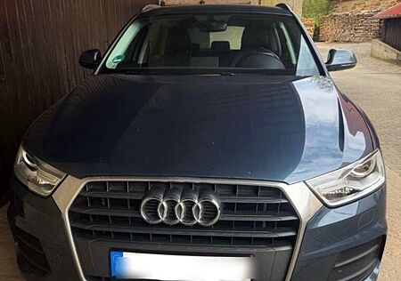 Audi Q3 2.0 TDI / 8fach bereift / Anhängerkupplung