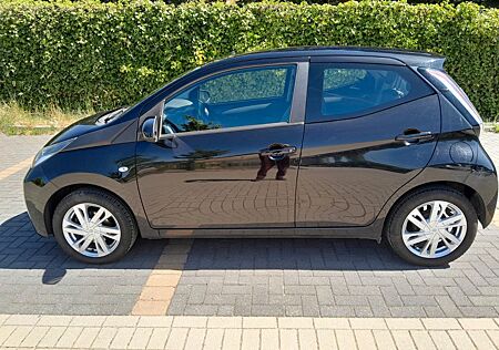 Toyota Aygo (X) gebraucht kaufen Toyota Aygo (X) Aygo (X) 1,0-l-VVT-i x x, VB