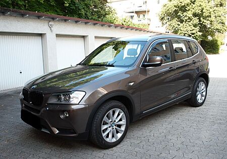 BMW X3 F25 x Drive 20d - SCHECKHEFT - GEPFLEGT
