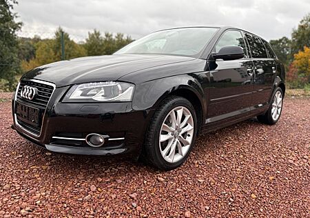 Audi A3 Sportback Automatik Schwarz Xenon *wenig KM*