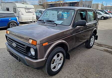 Lada Taiga Urban 4x4 +++ EZ 2017 +++ Euro 6