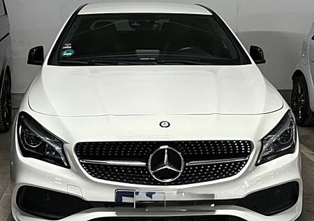 Mercedes-Benz 200 CLA Coupé AMG Line, Night & Business Paket
