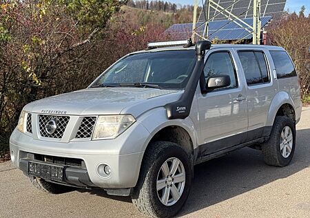 Nissan Pathfinder 2.5 dCi Comfort/KLIMA/4X4/ AHK/NAVI/