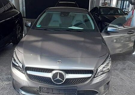 Mercedes-Benz CLA 200 -