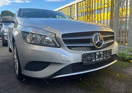 Mercedes-Benz A 180 mit Navigation