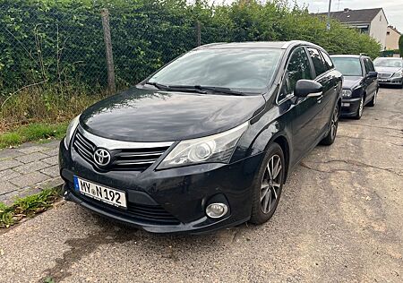 Toyota Avensis Combi 2,2-l-D-4D Automatik Edition 2...