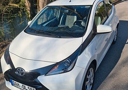 Toyota Aygo (X) Aygo (X) 1,0-l-VVT-i x-play touch x-play touch