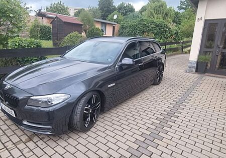 BMW 520d xDrive Touring A Luxury Line Luxury Line