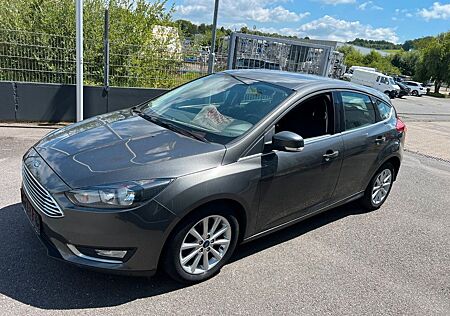 Ford Focus Lim. Titanium Navi Kamera Winterpaket