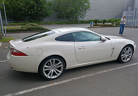 Jaguar XK 4.2L V8 Coupé -Unfallfrei -2 Jahre TÜV