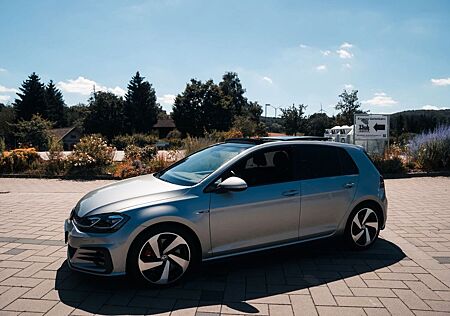 VW Golf Volkswagen 2.0 TSI DSG GTI Performance GTI Performance