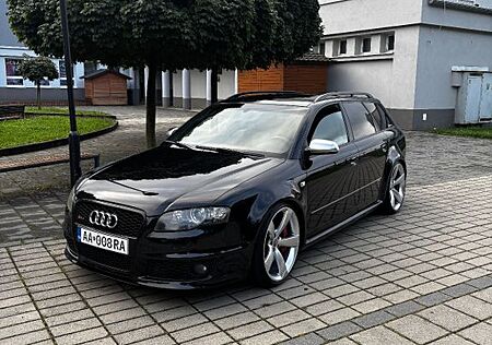 Audi RS4 4.2 quattro Avant -