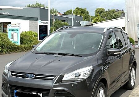 Ford Kuga 2,0 TDCi Individual Scheckheft aus 2 Hand