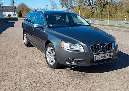 Volvo V70 RHD P3 D5 SE LUX
