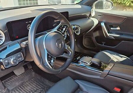 Mercedes-Benz A 250 DCT -*Nightpaket*