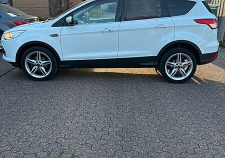 Ford Kuga 1,6 EcoBoost 2x4 110kW Titanium Titanium