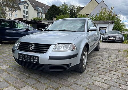 VW Passat Volkswagen Lim. Basis 1.6/Klimaanlage/Euro4