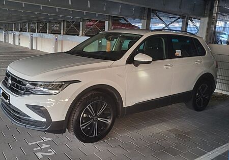 VW Tiguan Volkswagen 2.0 TDI SCR DSG ACTIVE ACTIVE