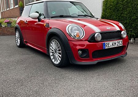 Mini Cooper MF31 mit Hot Chili Paket und JCW Stoßst.