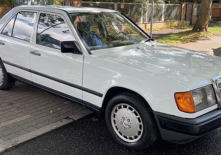 Mercedes-Benz 200 D W 124 Automatik TÜV Neu