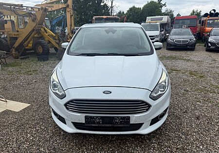 Ford S-Max Titanium