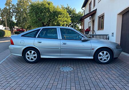 Opel Vectra 1.6 16V Sport Sport