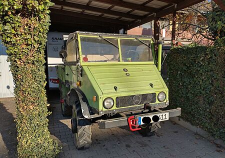 Mercedes-Benz Unimog 30 U411 mit Seilwinde und Zubehör